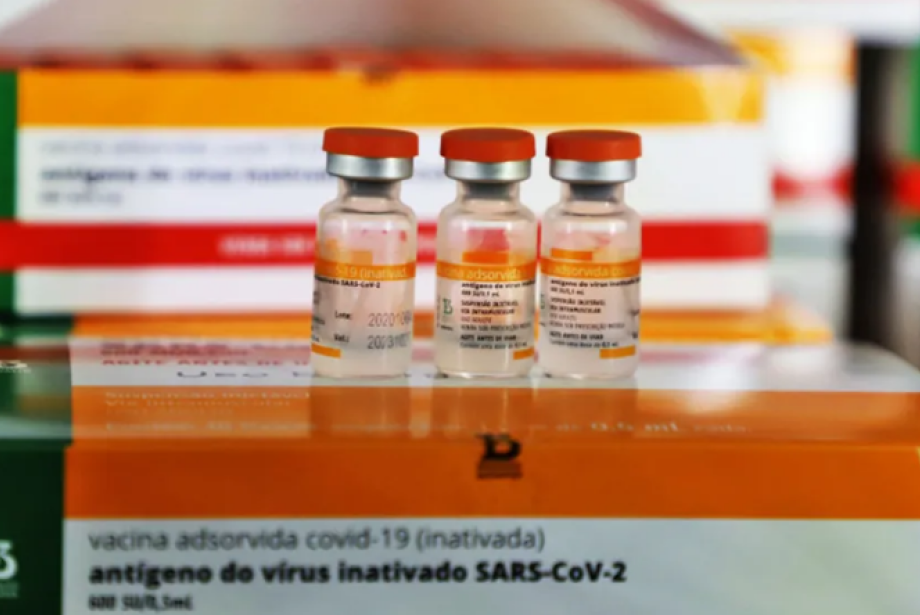 Com vacina contra Covid em falta, Saúde compra 750 mil doses de Coronavac