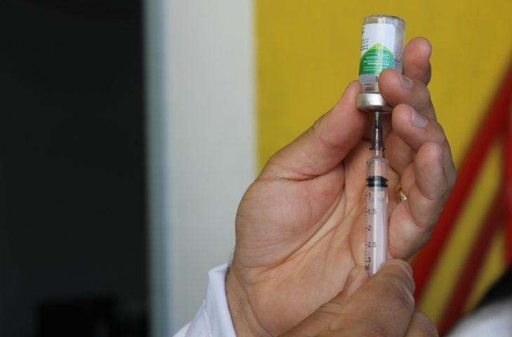 Procura aumenta e novo ponto de vacinação aplica em um dia 951 doses contra Influenza