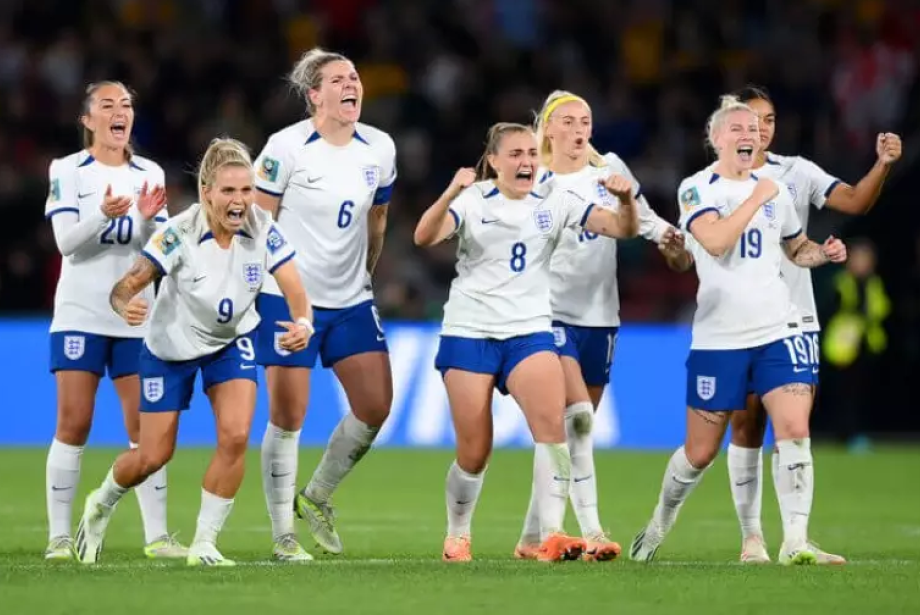 Inglaterra vence Colômbia de virada e está na semifinal da Copa