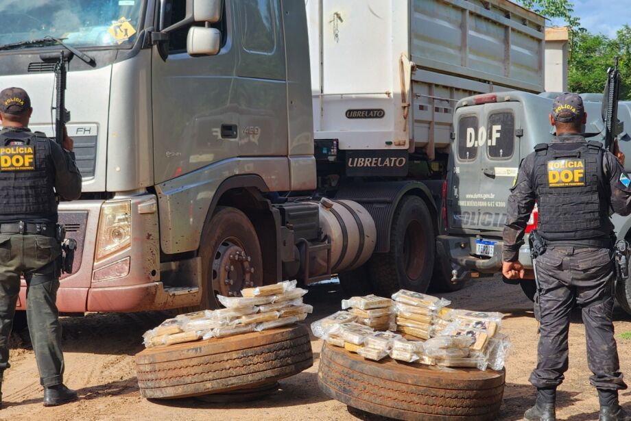 Policiais encontram carga de cocaína avaliada em R$7 milhões em caminhão semirreboque