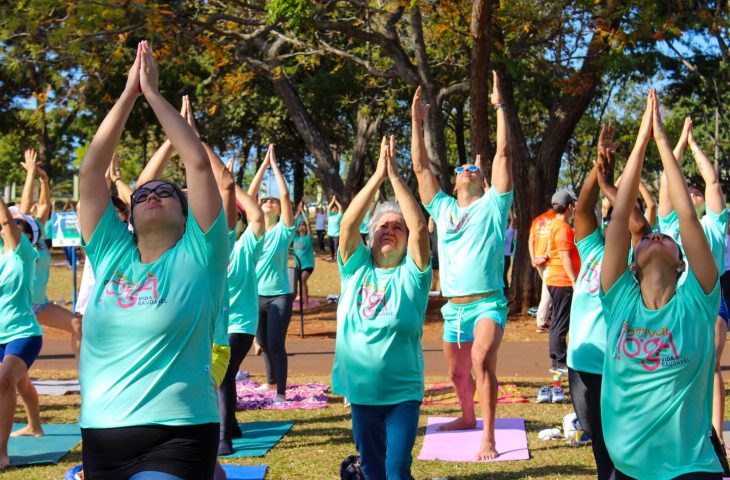 Festival promove bem-estar físico e mental com aulão de ioga no Parque das Nações Indígenas