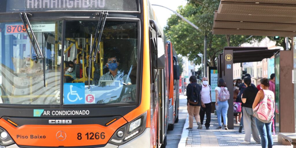 SP: comitê científico sugere volta do uso de máscara em local fechado