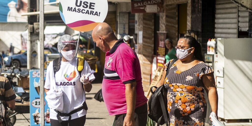 Covid-19: Brasil tem 49,6 mil novos casos e 299 mortes em 24 horas