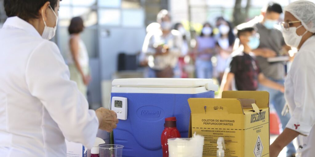 DF libera 4ª dose contra covid-19 para pessoas a partir de 40 anos