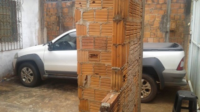 Polícia acha carro roubado de família na casa de um dos ladrões
