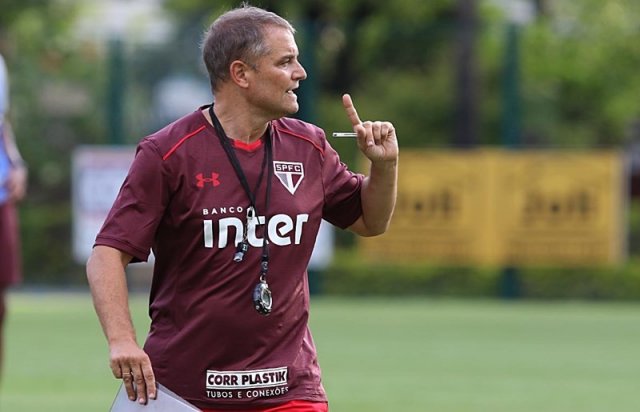 Em desvantagem, São Paulo busca classificação para semifinal hoje à noite