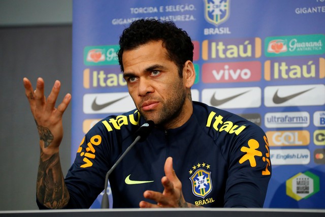 Daniel Alves deixa 7 a 1 no passado e avisa: ”Temos que tentar mudar o presente”