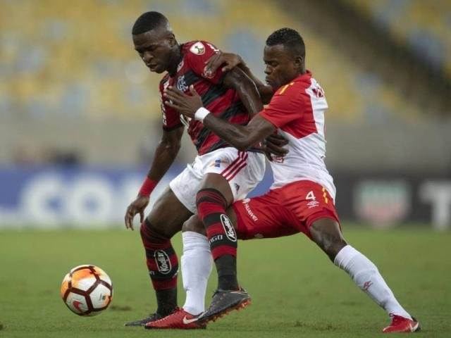Flamengo não segura vantagem e empata em 1 a 1 contra o Santa Fe
