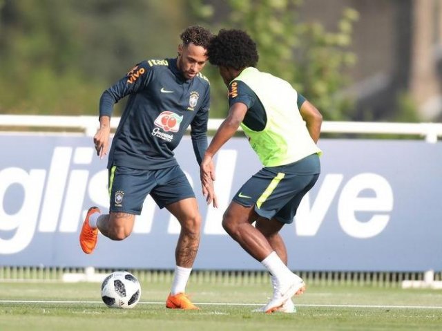 No 2º dia em Londres, seleção treina na preparação para a Copa do Mundo