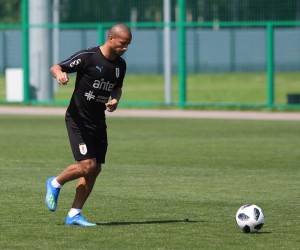 Santos confirma uruguaio que jogou Copa como reforço e diz que Palmeiras tentou atravessar