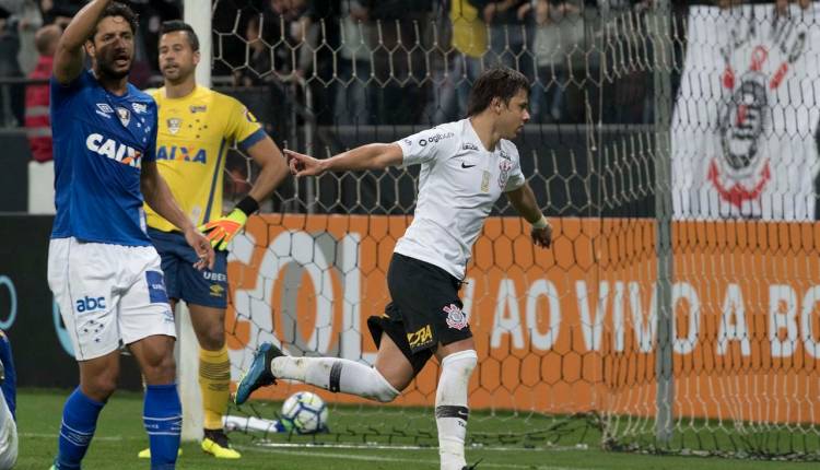 Herói da vitória corintiana, Romero celebra confiança do time após desmanche