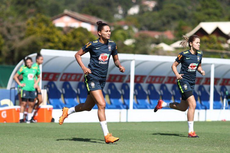 Lesão tira Fabiana da Copa do Mundo da França; Poliana é convocada