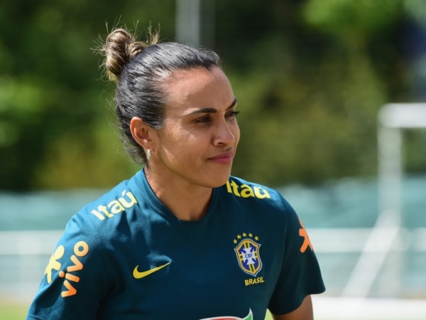 Com Marta, Brasil encara Itália para garantir vaga