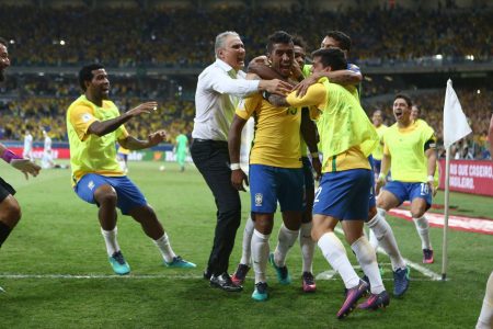 Após título, Tite vai acelerar o processo de renovação da seleção brasileira