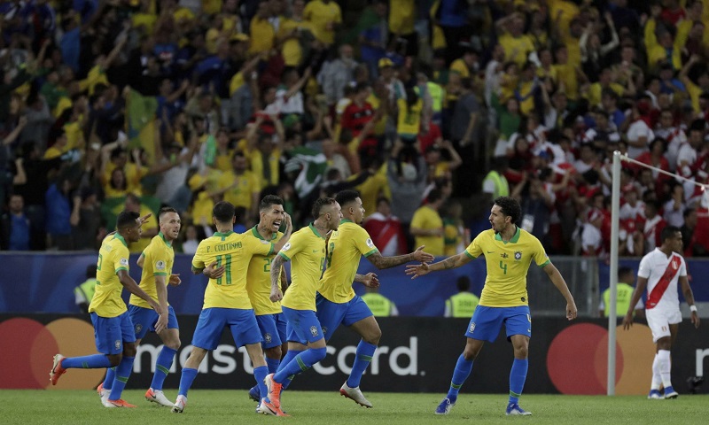 Com um jogador a menos, Brasil é campeão da América do Sul