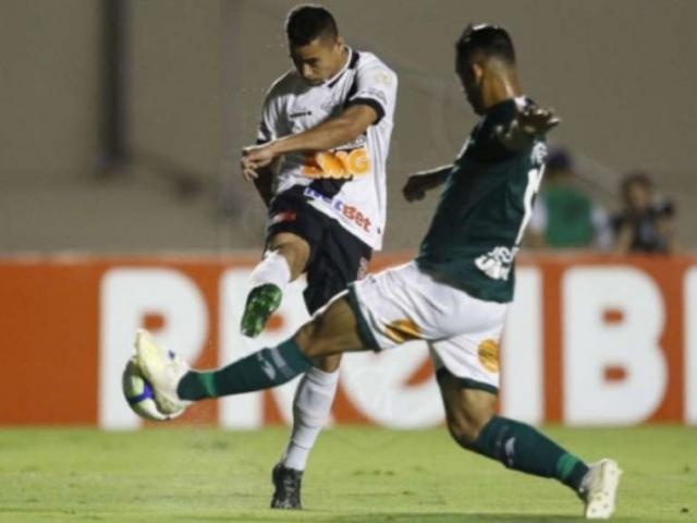 Vasco vence o Goiás por 1 a 0 em partida no Estádio Serra Dourada