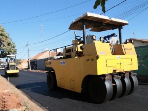 Prefeitura lança nova etapa de obras para recapear e asfaltar 20 bairros