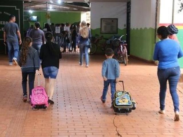 Prefeitura de Sidrolândia lança processo seletivo com 221 vagas para professores