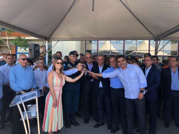Senadora faz uso de verba deixada por ex-deputado e aparece bem na foto