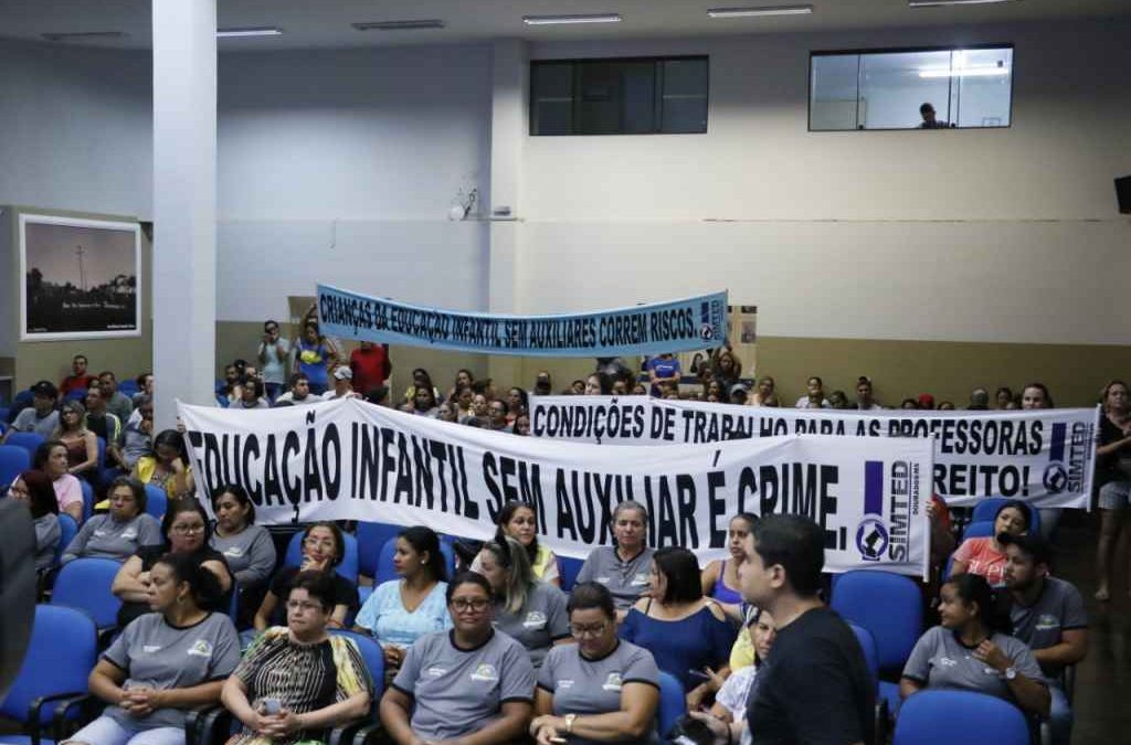 Educadores denunciam descaso em relação aos Ceims