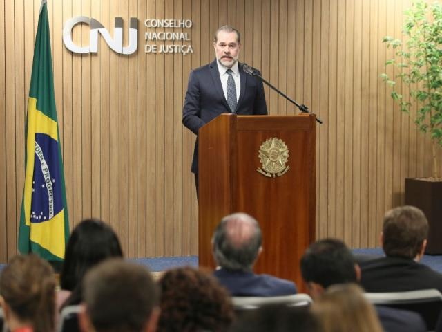 Ministro Dias Toffoli vai ao Nova Lima visitar escola reformada por detentos