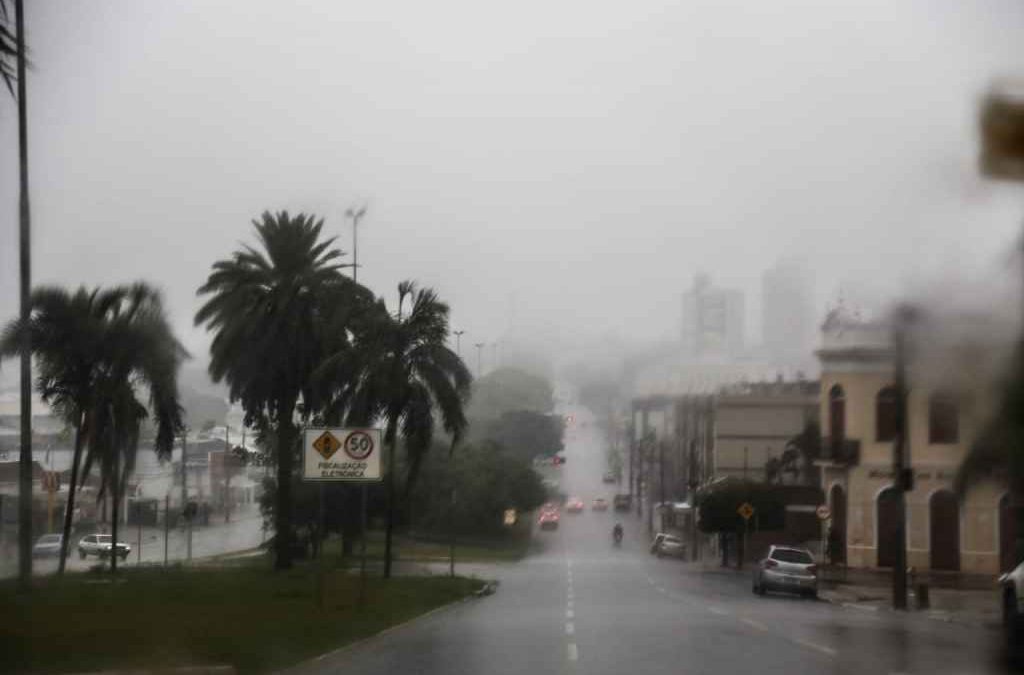 Frente fria chega ao estado e todas as cidades de MS estão em alerta para chuvas