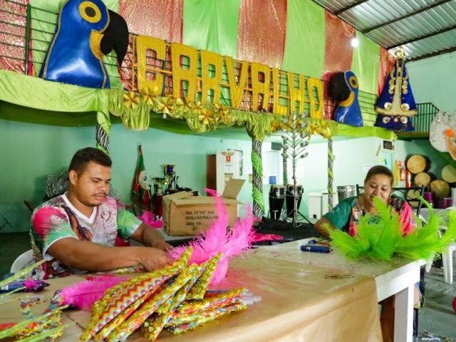 A poucos dias do Carnaval, ritmo de trabalho é intenso nas escolas de samba