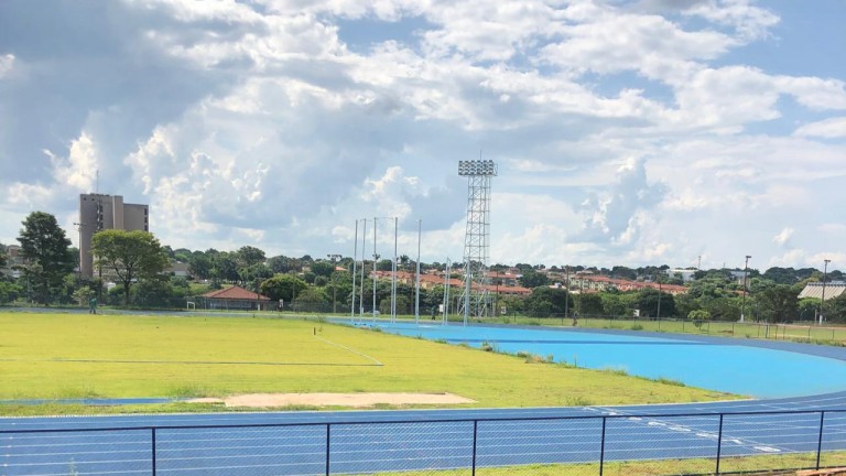PREFEITURA INAUGURA PISTA DE ATLETISMO COM FESTIVAL, CALENDÁRIO ESPORTIVO E ASSINATURA DE PARCERIAS