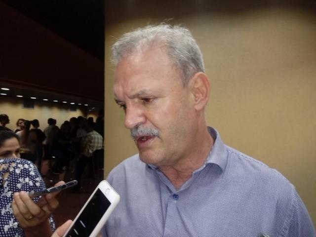 “População não atende nosso apelo”, diz secretário sobre combate a dengue