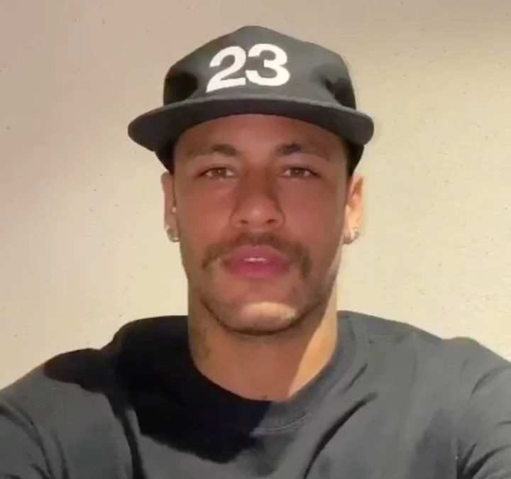 Neymar promove campanha de doação em favelas no Brasil contra o coronavírus