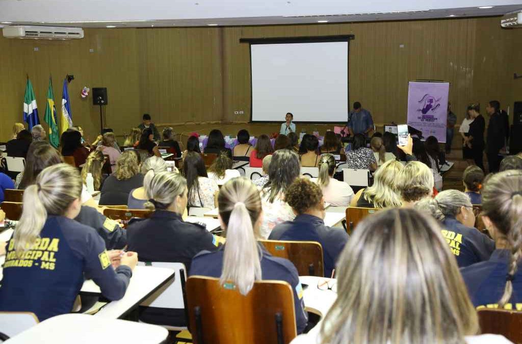 Prefeitura homenageia servidoras e debate protagonismo da mulher douradense