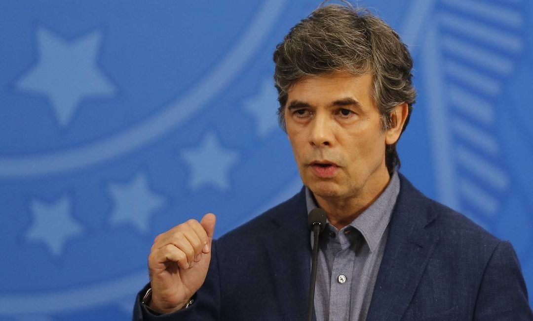 Ministro da Saúde diz que governo avalia liberar jogos de futebol sem público