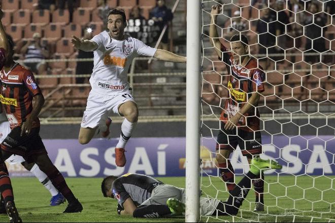 ‘Tradição de décadas’, diz Globo sobre pedido do Corinthians