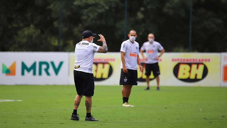 Com cuidados, Atlético-MG retoma treinos e tem retorno de Sampaoli