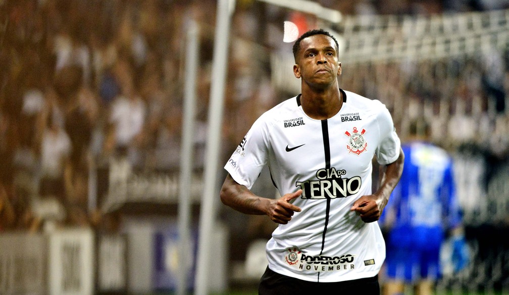 Jô deixa o Japão, volta ao Brasil e tem Andrés Sanchez na cola para fechar com o Corinthians