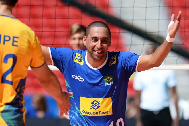Dois brasileiros estão no top 5 de estrangeiros da Champions masculina
