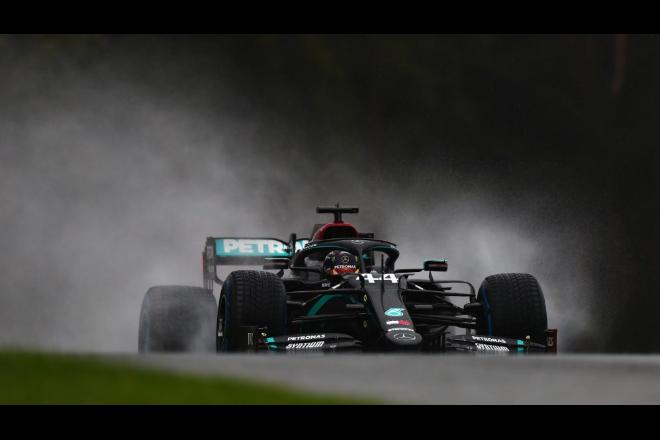 Hamilton brilha na chuva e conquista pole do GP da Estíria