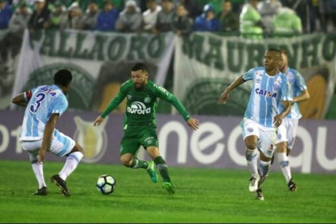 Casos de Covid-19 adiam partida de futebol