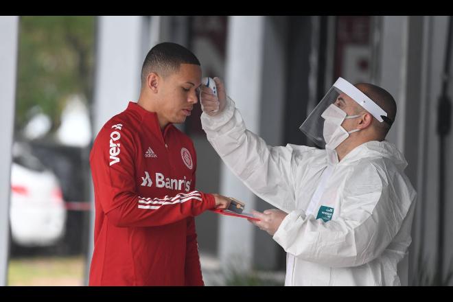Jogador do Internacional testa positivo para Covid-19