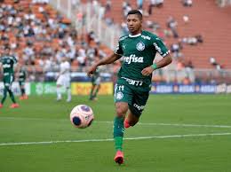 Rony, atualmente no Palmeiras, é suspenso pela Fifa