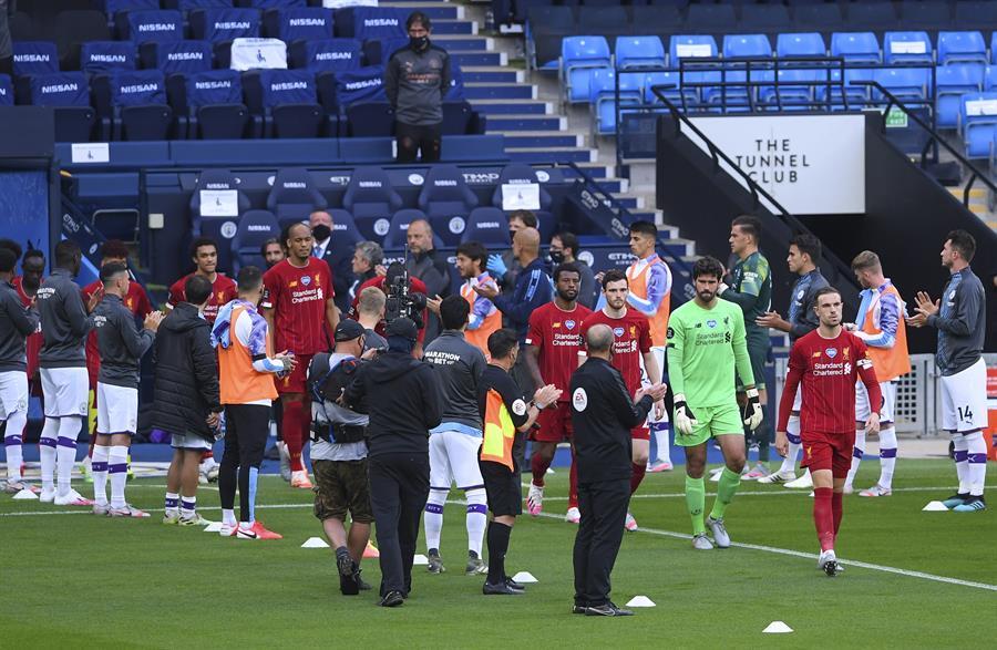 City carimba faixa de campeão do Liverpool no Campeonato Inglês