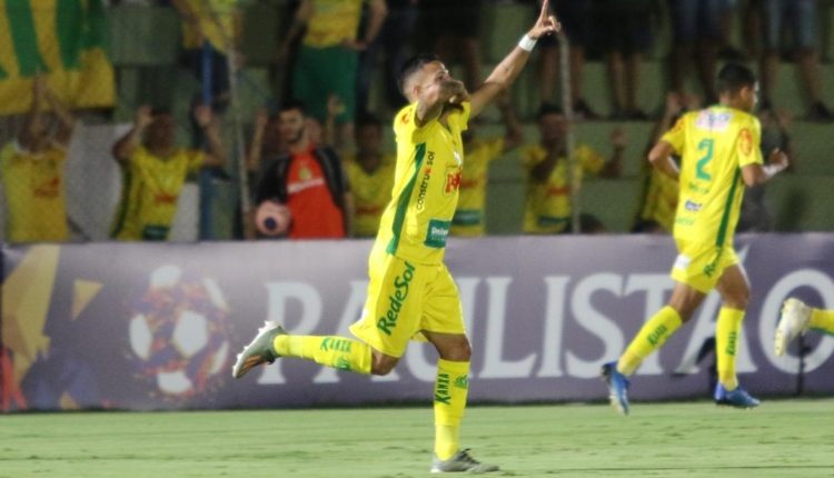 São Paulo é surpreendido pelo Mirassol e cai nas quartas de final do Paulistão
