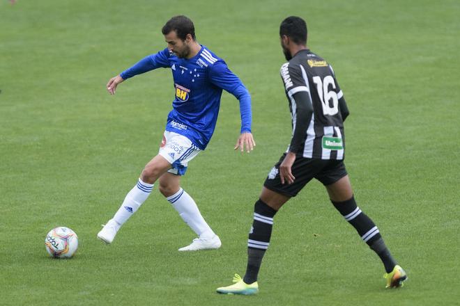 Cruzeiro bate o Figueirense, vence a terceira e soma primeiros pontos na Série B
