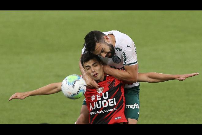 Com gol nos acréscimos, Palmeiras bate o Athletico-PR e vence a primeira