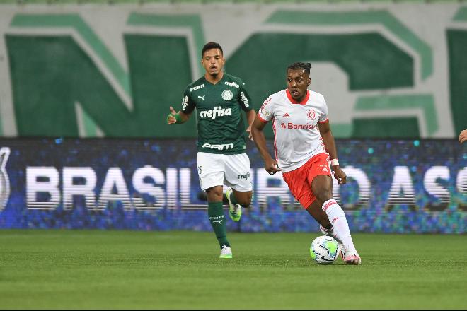 Em jogo ruim, Palmeiras e Inter marcam nos acréscimos e empatam no Allianz Parque