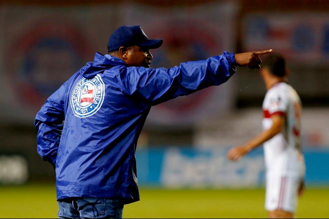 Após levar 5 do Flamengo no Pituaçu, Bahia demite treinador Roger Machado