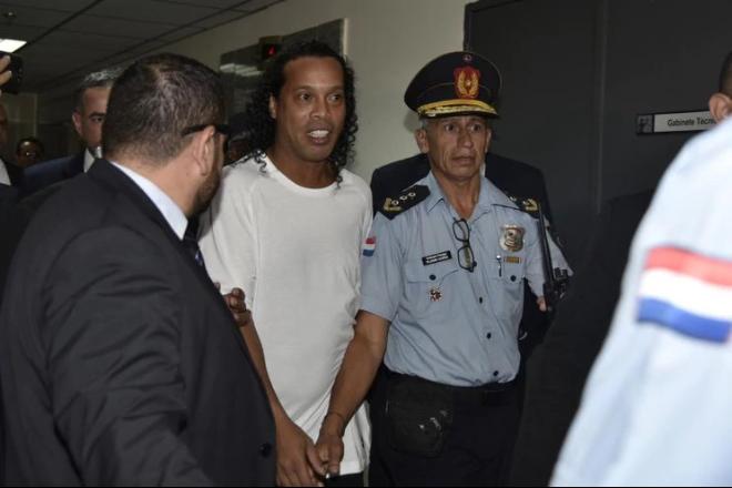 Ronaldinho Gaúcho mantém patrocínios e seguidores nas redes sociais após prisão