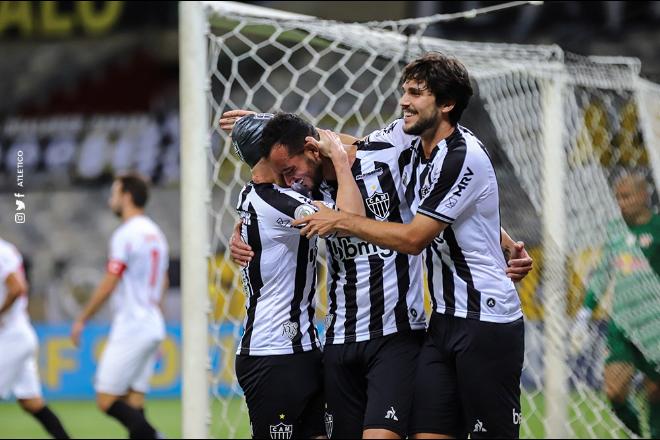 Atlético-MG sofre, mas vence Red Bull Bragantino e sobe para o 2º lugar