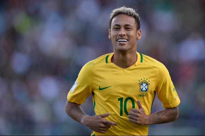 De Pelé a Neymar, jogadores celebridades são alvos de estudos na academia