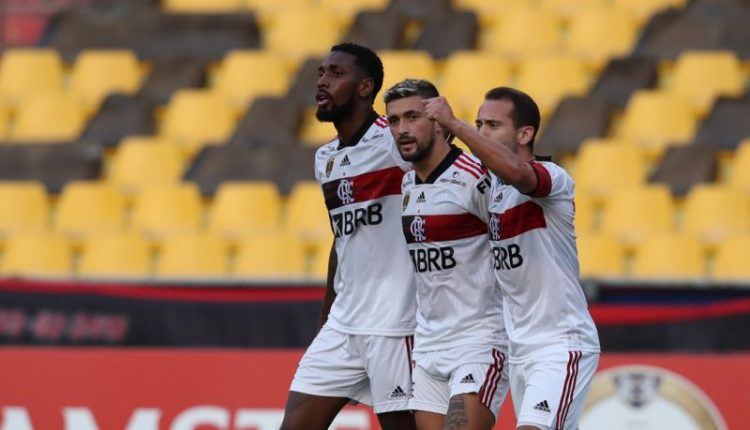 Flamengo mostra superação, vence no Equador e encaminha vaga na Libertadores